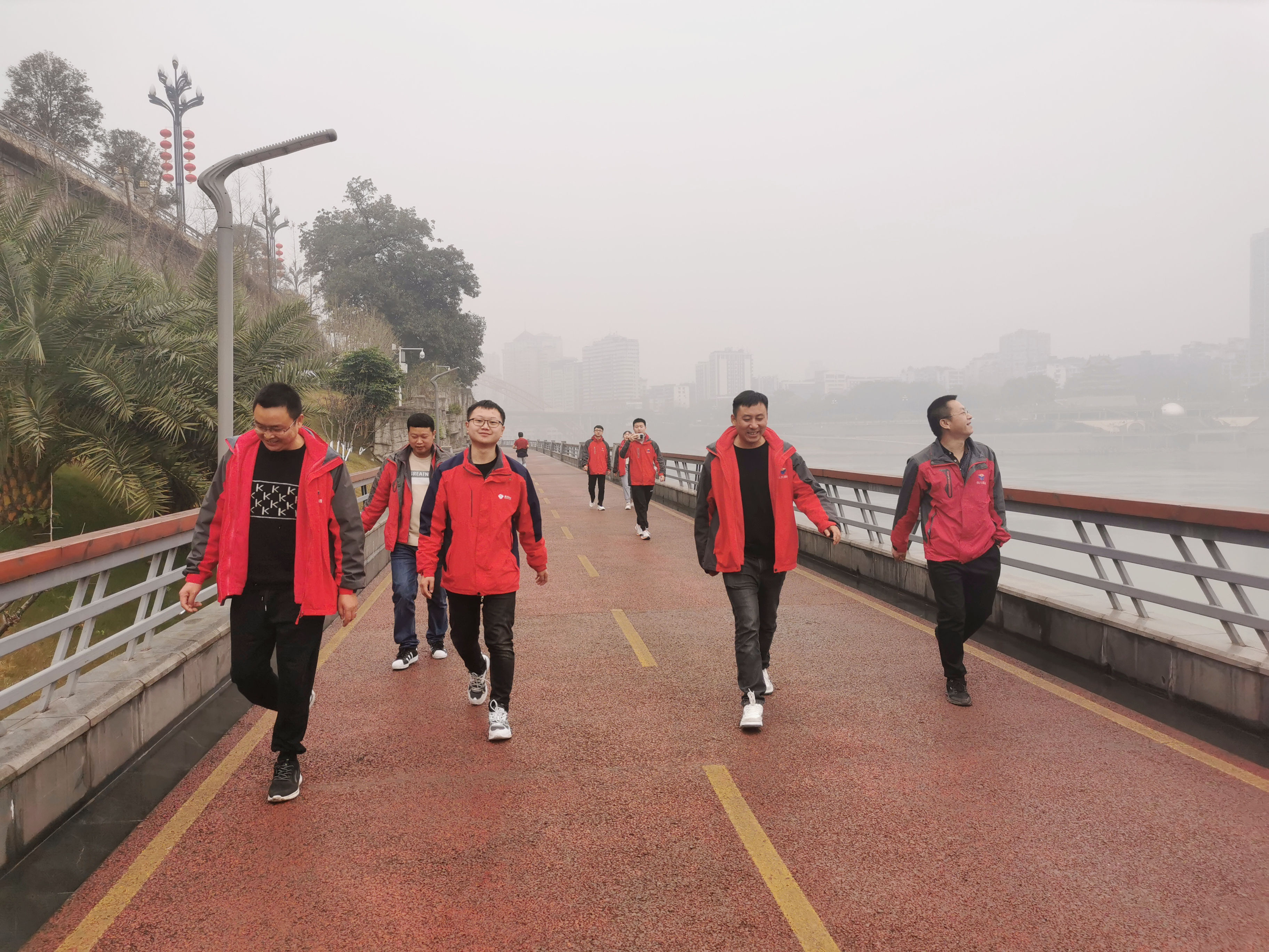 徒步思想，讓心更寬廣——宜彝路試驗(yàn)室開展徒步活動(dòng)